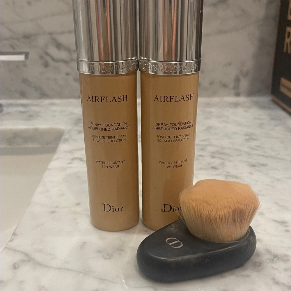 2 Dior Airflash Spray Foundation 3W (+ 3N) and Dior backstage face brush # 18